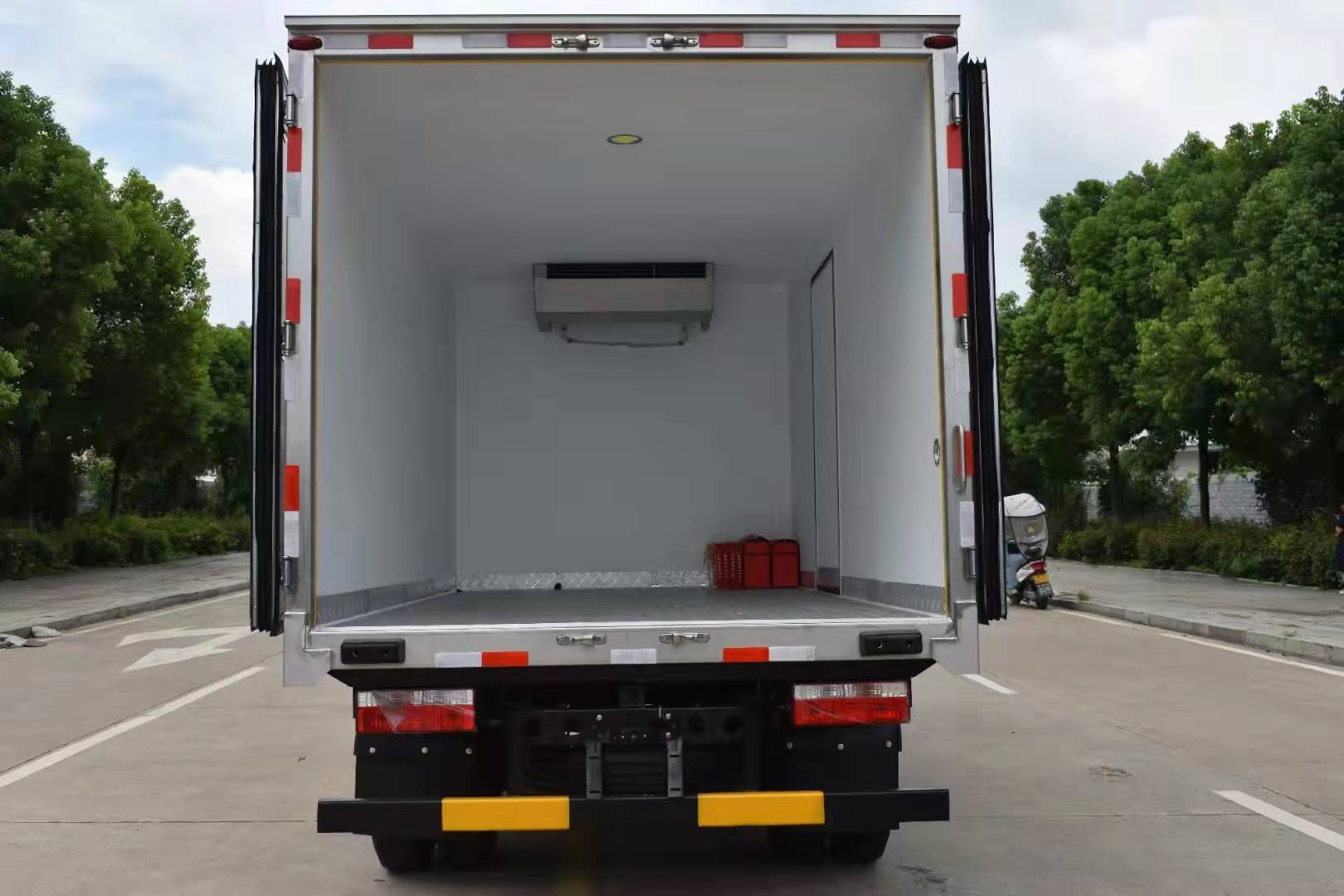 東風(fēng)福瑞卡混動(dòng)PHEV冷藏車(chē)